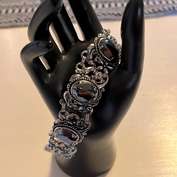 Vintage wide polished silver bracelet with faceted black/silver hematite stones - Picture 2 of 9